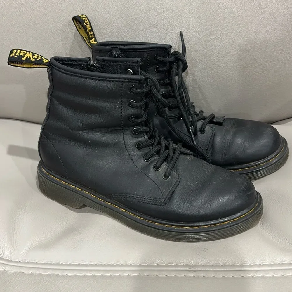 Doc Martins kids 1460j sz 4